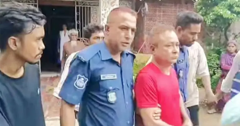 রফিকুল ইসলামকে গ্রেপ্তার করে পুলিশ